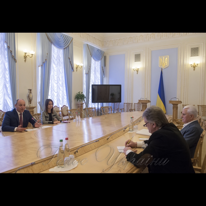 14 лютого 2018 Голова Верховної Ради відгукнувся на пропозицію Президентів України щодо запровадження Дня української державності.
Голова Верховної Ради Андрій Володимирович Парубій провів зустріч з Президентами України 1991-2010 років Леонідом Макаровичем Кравчуком та Віктором Андрійовичем Ющенком, заучасті  Першого віце-прем'єр-міністра України - Міністра економічного розвитку і торгівлі України Кубіва Степана.